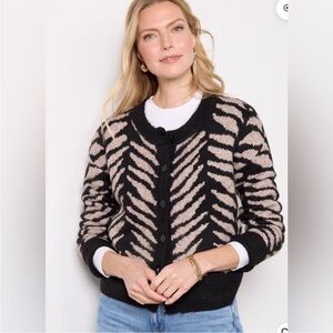 Evereve - Wyatt Cardigan Sweater - black/latte - size S